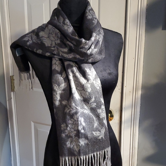 Sutton Studio Gray Patterned Scarf - Picture 2 of 6